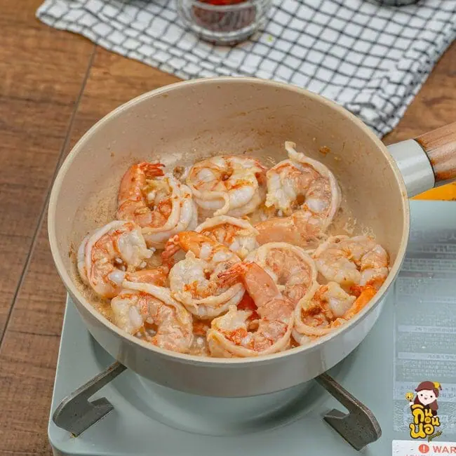  ข้าวไข่ข้นกุ้งกระเทียมพริกไทย